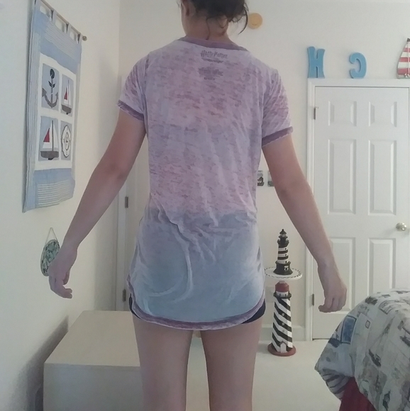 Gryffindor Burgundy T-shirt - Picture 8 of 12